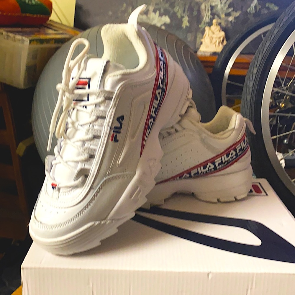 NWT FILA Disruptor II  LOGO Tape Size 10